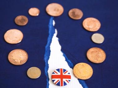 Британците се запасяват с евро заради наближаването на Brexit