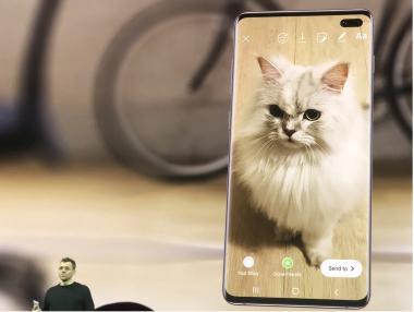 Samsung вкара Instagram Stories директно в камерата на Galaxy S10