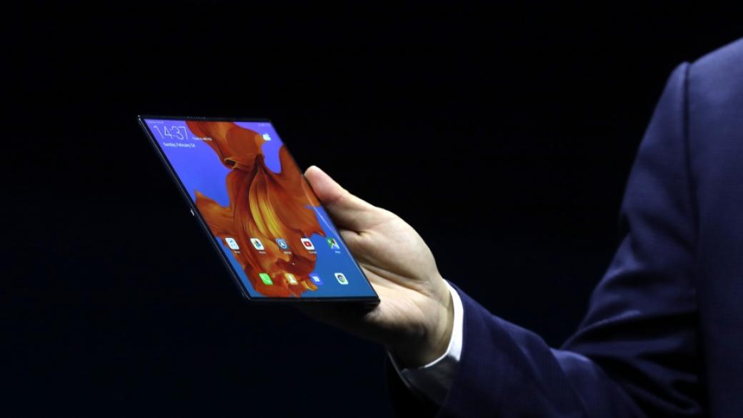 Huawei представи своя сгъващ се 5G смартфон