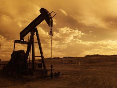 Цените на петрола падат заради силния износ от САЩ