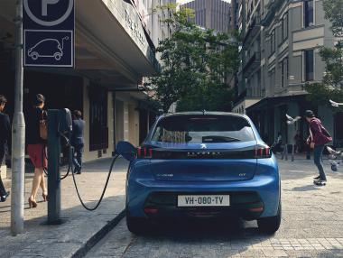 Електрическият Peugeot 208 ще дебютира в Женева