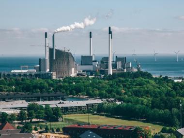 Ски писта върху завод за боклук в Копенхаген