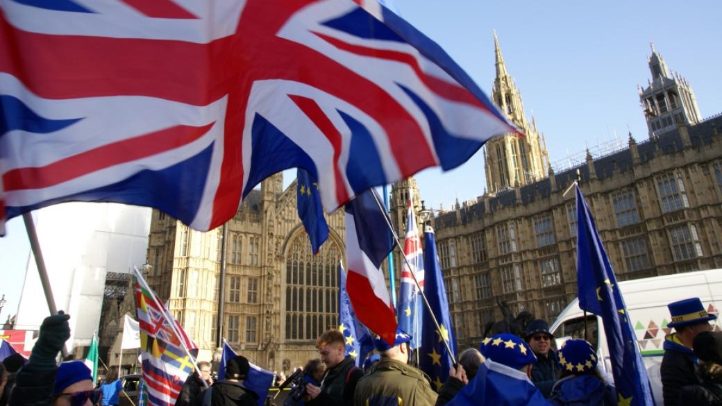 Европейците във Великобритания ще запазят правата си при „твърд“ Brexit