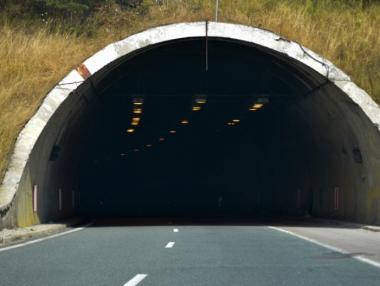 Изкуствено забавят движението при тунел „Витиня” заради трафика