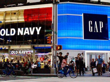 Gap отделя марката си Old Navy, затваря магазини