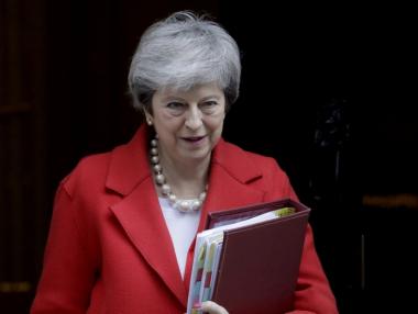 Мей е на път да загуби и последната опция за решаването на Brexit