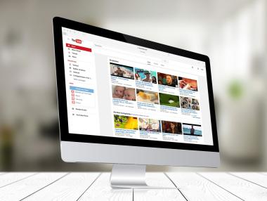 YouTube спира коментарите под видеа с деца