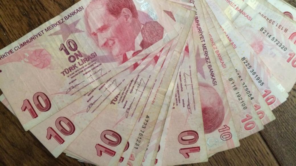 Анализатори очакват 40% обезценка на турската лира