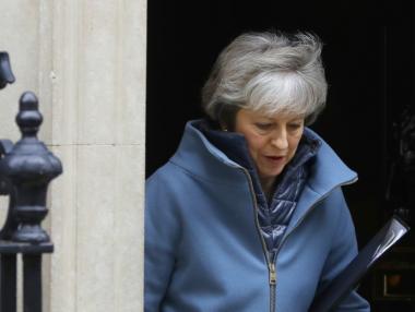 Тереза Мей е приготвила милиарди при подкрепа за Brexit