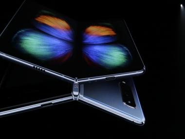 LEGO се пошегува със сгъваемите смартфони