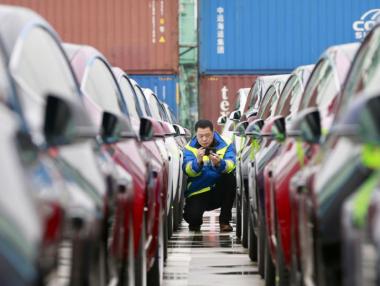 Заводът на Tesla в Шанхай ще бъде завършен през май