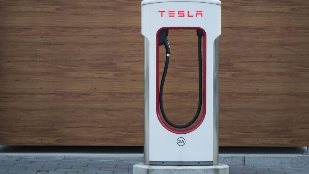 Tesla представи ново поколение Supercharger