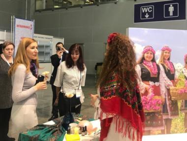 Ангелкова откри българския щанд на изложението „Интурмаркет“ 2019