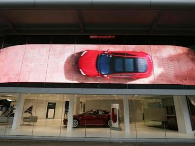 Tesla удължи срока за доставка на базовия Model 3 с един месец