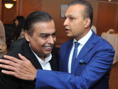 Най-богатият индиец помогна на брат си да избегне затвора