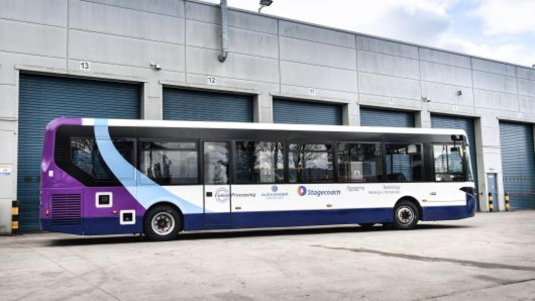 Започнаха тестовете на първия британски автономен автобус