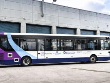 Започнаха тестовете на първия британски автономен автобус