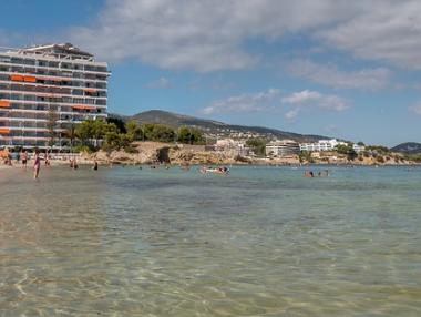 Майорка ще глобява с до €3 000 пияни туристи