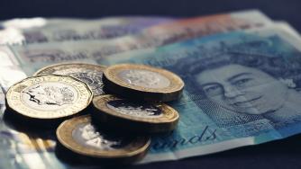 Паундът поскъпва заради опцията Brexit да се отложи до 22 май