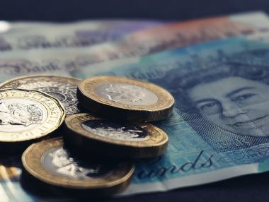 Паундът поскъпва заради опцията Brexit да се отложи до 22 май