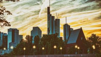 Шефовете на Deutsche Bank ще вземат бонуси за първи път от 4 години