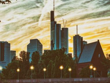 Шефовете на Deutsche Bank ще вземат бонуси за първи път от 4 години