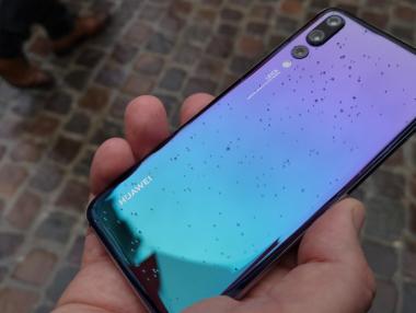 Huawei за кратко публикува всичко за P30