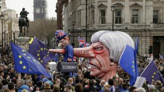 Министри на Тереза Мей искат нейното премахване