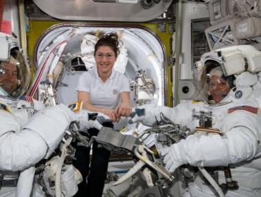 НАСА отмени историческа женска мисия заради липса на дамски скафандри