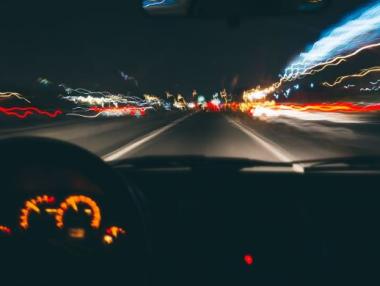 ЕС направи задължително ограничението на скоростта в колите