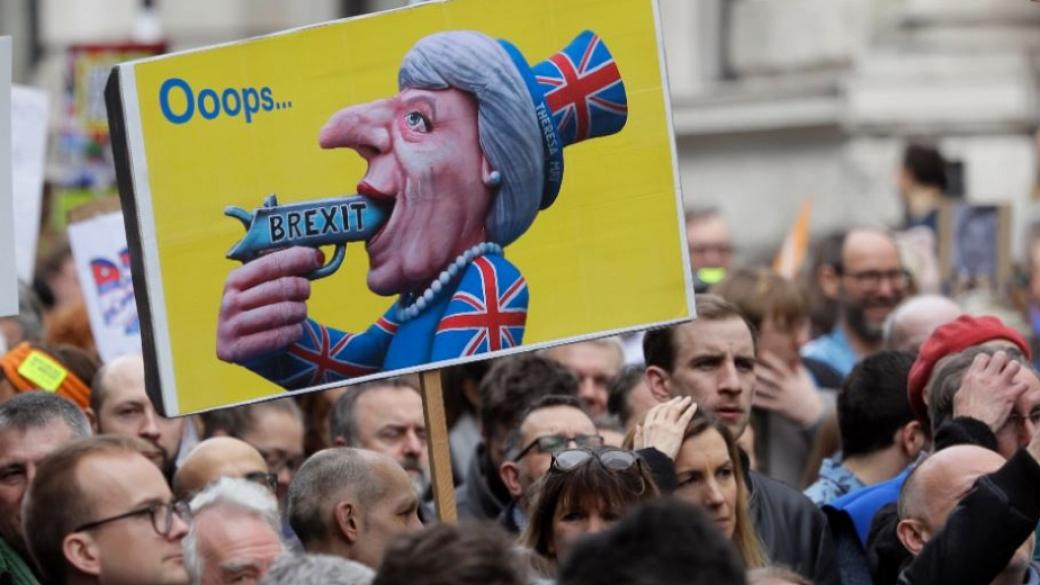 Британският парламент отхвърли всички алтернативи за Brexit