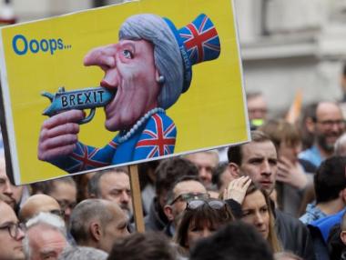 Британският парламент отхвърли всички алтернативи за Brexit