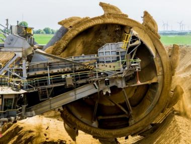 Енерийното министерство забрани на мина в Перник да завзема частни земи