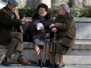 НОИ ще изплаща пенсиите и великденските добавки от 8 април