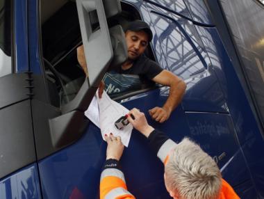 От „твърд Brexit” ще загубят Източна Европа и Турция