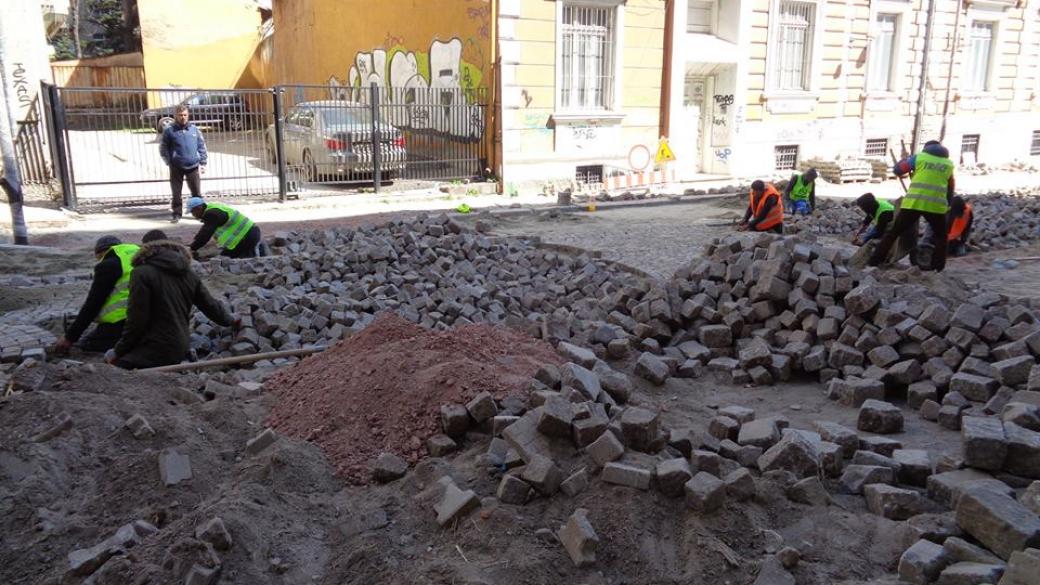 Как върви ремонтът на столичната ул. „Иван Вазов“
