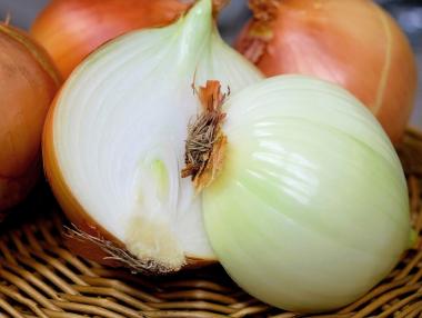 Защо лукът ни разплаква?