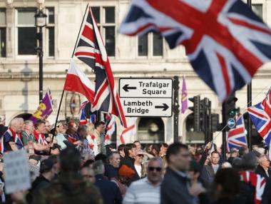 Хаотичен Brexit ще вкара Великобритания в тежка рецесия