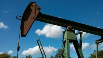 Петролът доближи цена 70 долара за барел