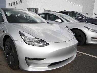 Новината за свитите доставки на Tesla потопи акциите ѝ с 8%
