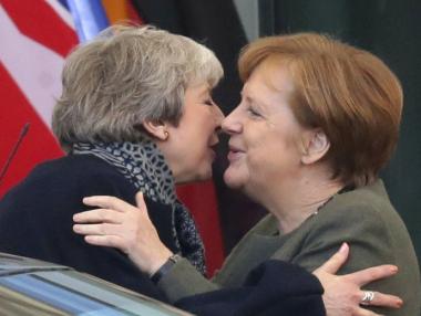 Мей търси помощ за Brexit от Меркел и Макрон