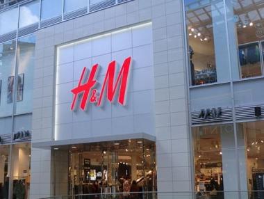 H&M ограничава безплатните доставки за клиентите, които харчат по-малко