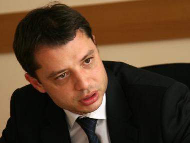 Депутатите приеха оставката на Делян Добрев