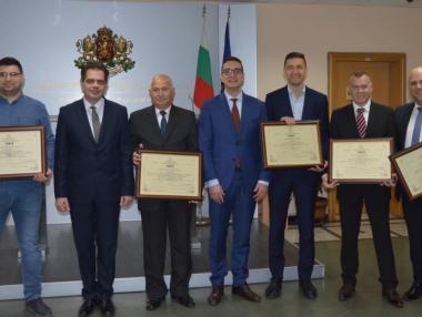 4 компании с инвестиции за 30 млн. лв. получиха сертификат клас „А”