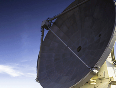 Учени направиха първата в историята снимка на черна дупка