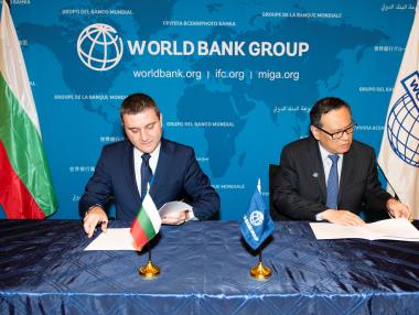 Горанов подписа споразумението за център на Световната банка в София