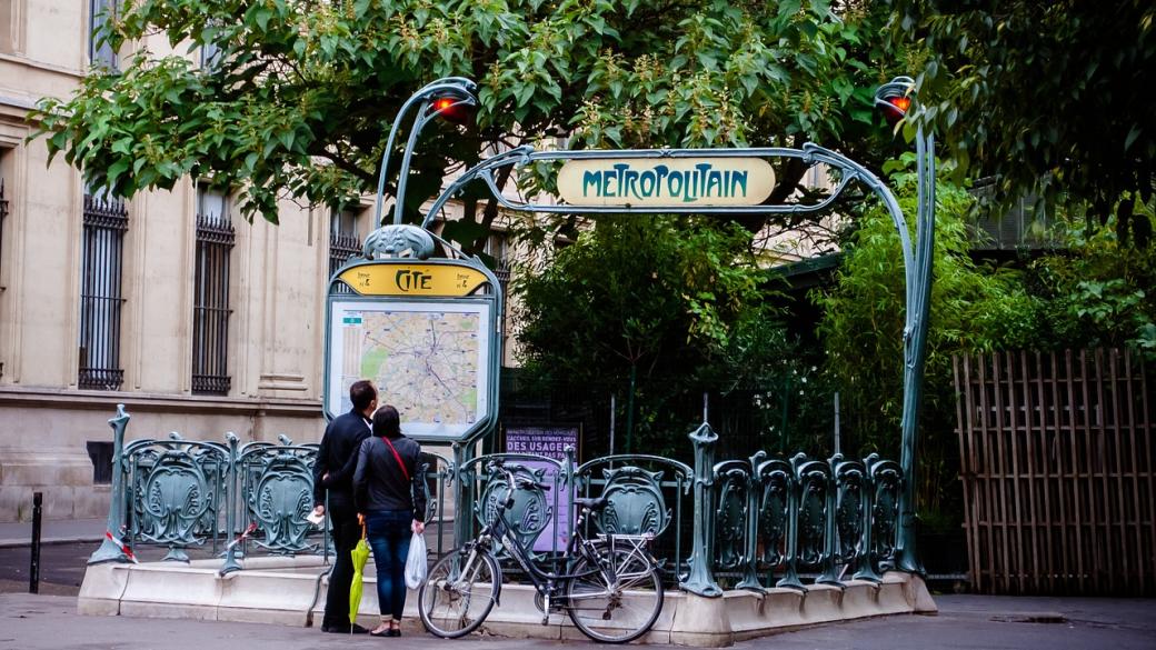 Метрото и трамваите в Париж ще работят денонощно веднъж месечно