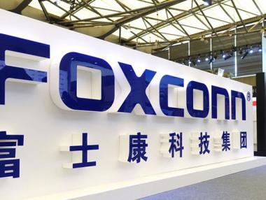 Председателят на Foxconn се оттегля, за да отвори път на младите