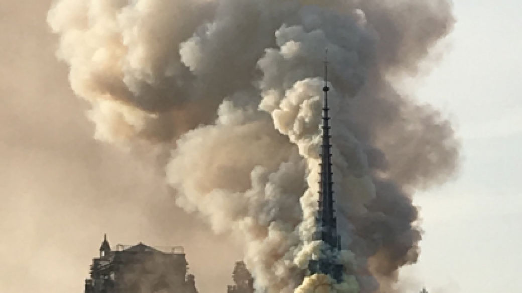 Пожар избухна в катедралата „Нотр Дам“ в Париж