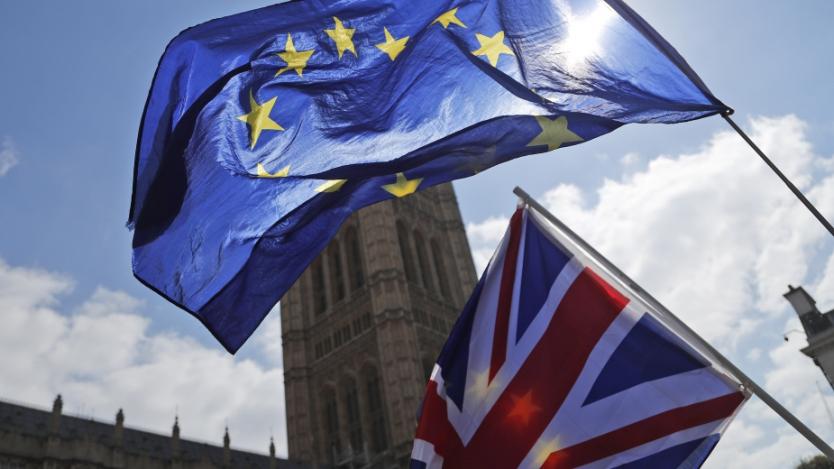 Британските фирми се страхуват от хаотичен Brexit и трупат запаси